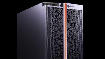 這台電腦只有 66 公分高，但內部卻裝有 400,000 個核心！