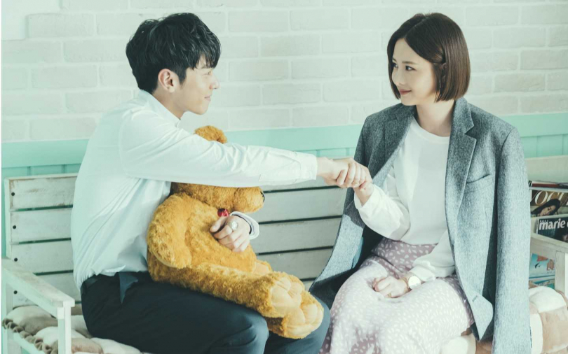 宋柏緯（左）和安心亞在洗衣店浪漫相遇。（圖／TVBS提供）