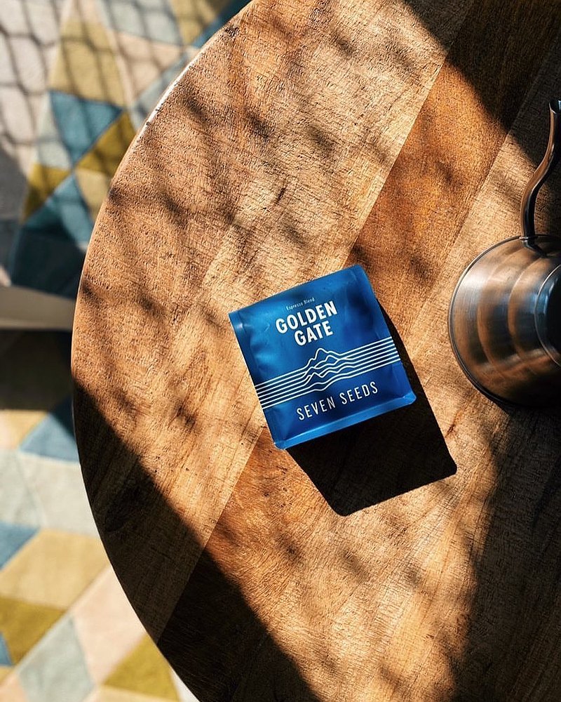 在世界著名的「澳式早午餐」與「澳式咖啡」的背後，有一位被尊稱為「墨爾本咖啡教父」的男人，同時也是Seven Seeds Coffee Roasters的創辦人-Mark Dundon。