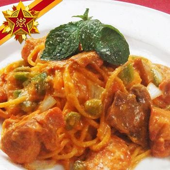 ★採用新鮮雞腿肉，切成可一次入口大小。 川燙後，再用雞湯煨肉煮熟，以增加雞肉肉質的滑潤口感。 最後，再淋上香濃起司醬。 不論是搭配義大利麵或是做成焗烤餐點，都是多層次又難以言喻的可口。 ★總重280g