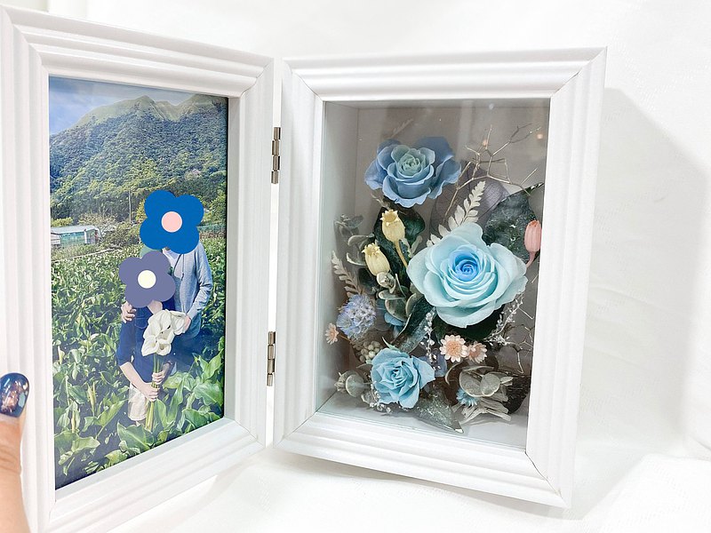 從基礎花藝逐漸接觸到進階課程，踏入屬於你的花花世界。小班制手作教學，一位也可以成團，沒有進度的壓力，可依照圖中選材，亦可現場選擇自己喜歡的花種、顏色、花材、花器、包裝，和老師討論。亦有親子手作體驗可以