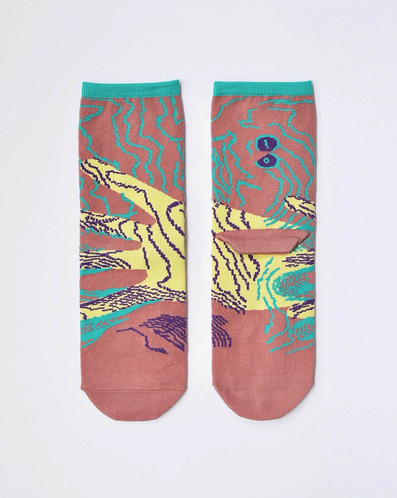 2020年，這個世界把空的控禁足了， 不能出門旅行，我們只好在家旅行、在腦海裡旅行、看著對方以前的照片幻想旅行。