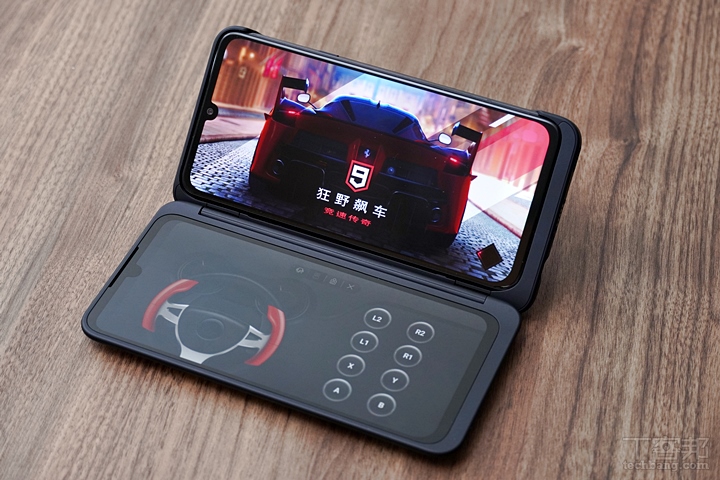 遊戲時可以將第二螢幕作為 GamePad 使用。