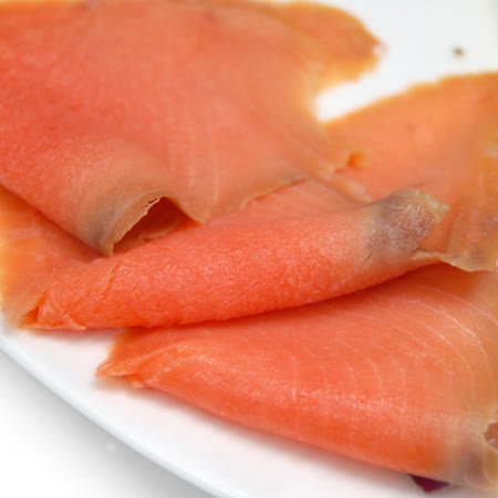 ★加購第二件 只要699元!!! ★來自智利的頂級鮭魚 ★經過煙薰後口感如生魚片一樣彈嫩，值得推薦鮭魚料理! ★鮭魚油質豐富，滑順口感深受喜愛