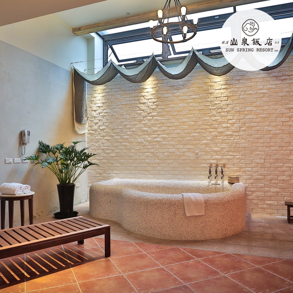 1.憑券可兌換星辰湯屋90分鐘(需現場候位)。2.本券不分平假日皆可以使用，農曆春節期間須補差額(詳情請依飯店公告為準)。3.本券超過優惠期限或遇美食主題活動，需補足差額(詳情請依飯店公告為準)。4.