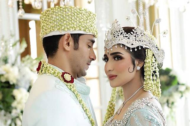 9 Pernikahan Artis Indonesia Dengan Nuansa Arab Acaranya Terlihat Mewah Theasianparent Line Today