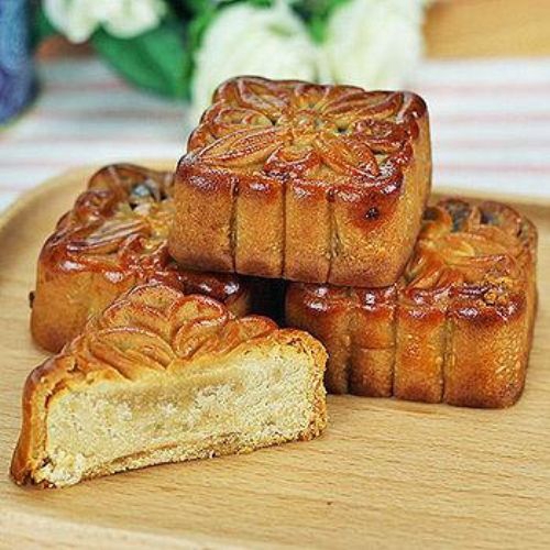 ◆6入/盒 ★採用新鮮的蓮子製作而成的內餡 ★香味誘人，教人愛不釋手 ★口感紮實，外皮酥鬆，嚐一口意猶未盡 商品名稱 : 傳統廣式小月餅-蓮蓉 品牌 : 愛買自製 種類 : 每日新鮮出爐麵包 保存方式