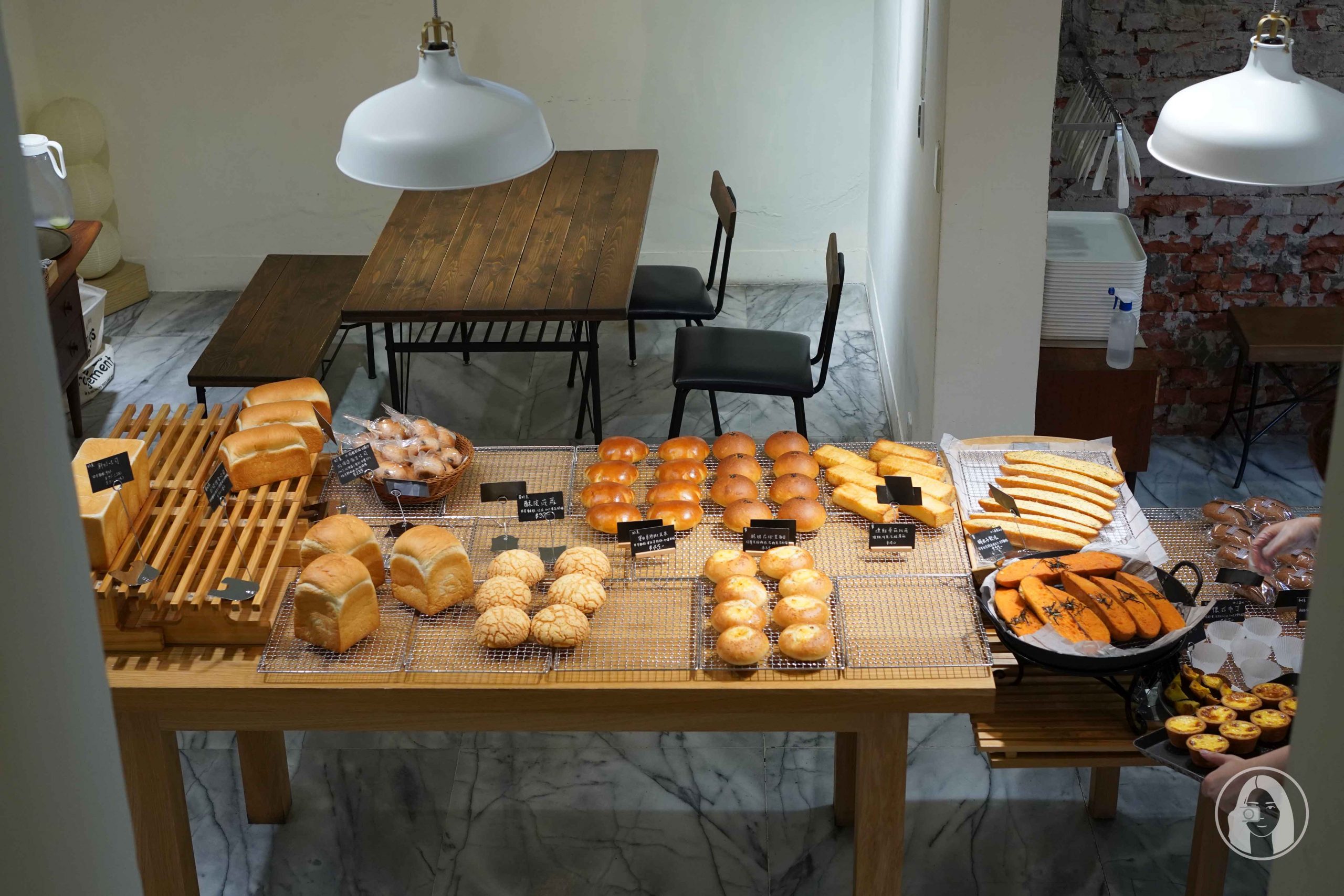 台中.美食 蜜柑法式甜點麵包 Citrus Pâtisserie Boulangerie ，藏身勤美商圈老宅的質感烘焙坊 鹽可頌、脆皮泡芙、生乳捲、季節水果蛋糕