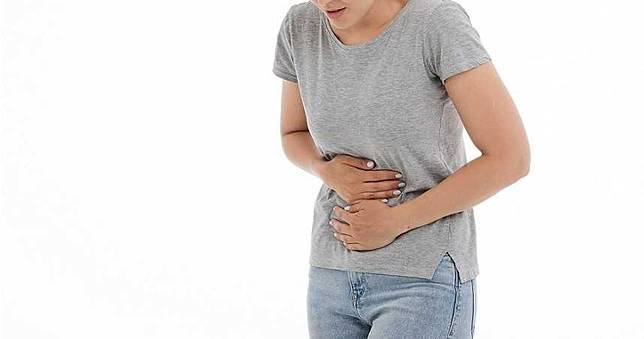 搖一搖還有水！女子便秘3年、肚子暴脹　就醫「已是末期了」