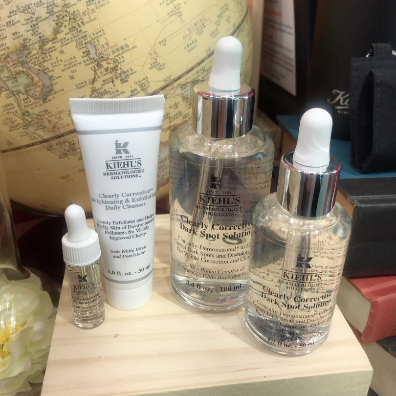KIEHL’S超值美白精組：內含激光極淨白淡斑精華 100ml 激光極淨白淡斑精華 50ml 激光極淨白去角質潔面膠 30ml 激光極淨白淡斑精華 4ml 價值 12,750 元，特價7,830元起。（圖／黃筱婷攝影）