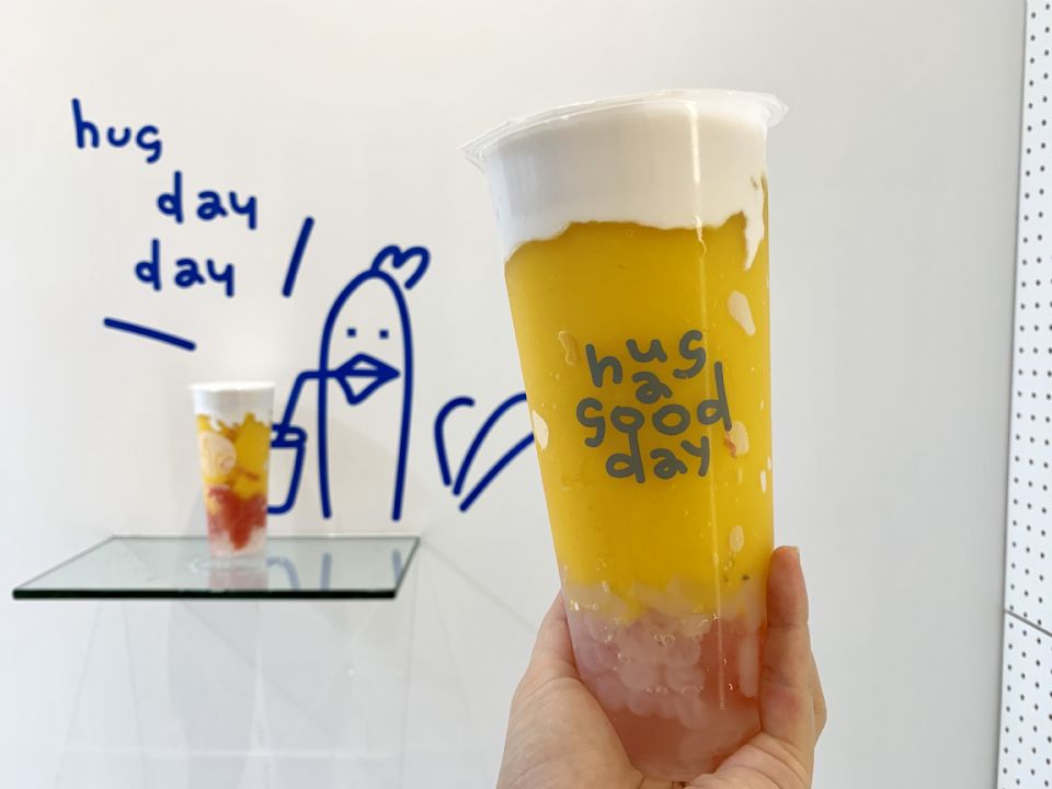 網美系手搖飲「Hugdayday 好爹爹」新開幕！