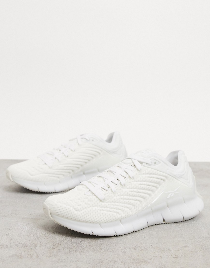 Trainers by Reebok Elevate your run Low-profile design Lace-up fastening Moulded neoprene collar Sig