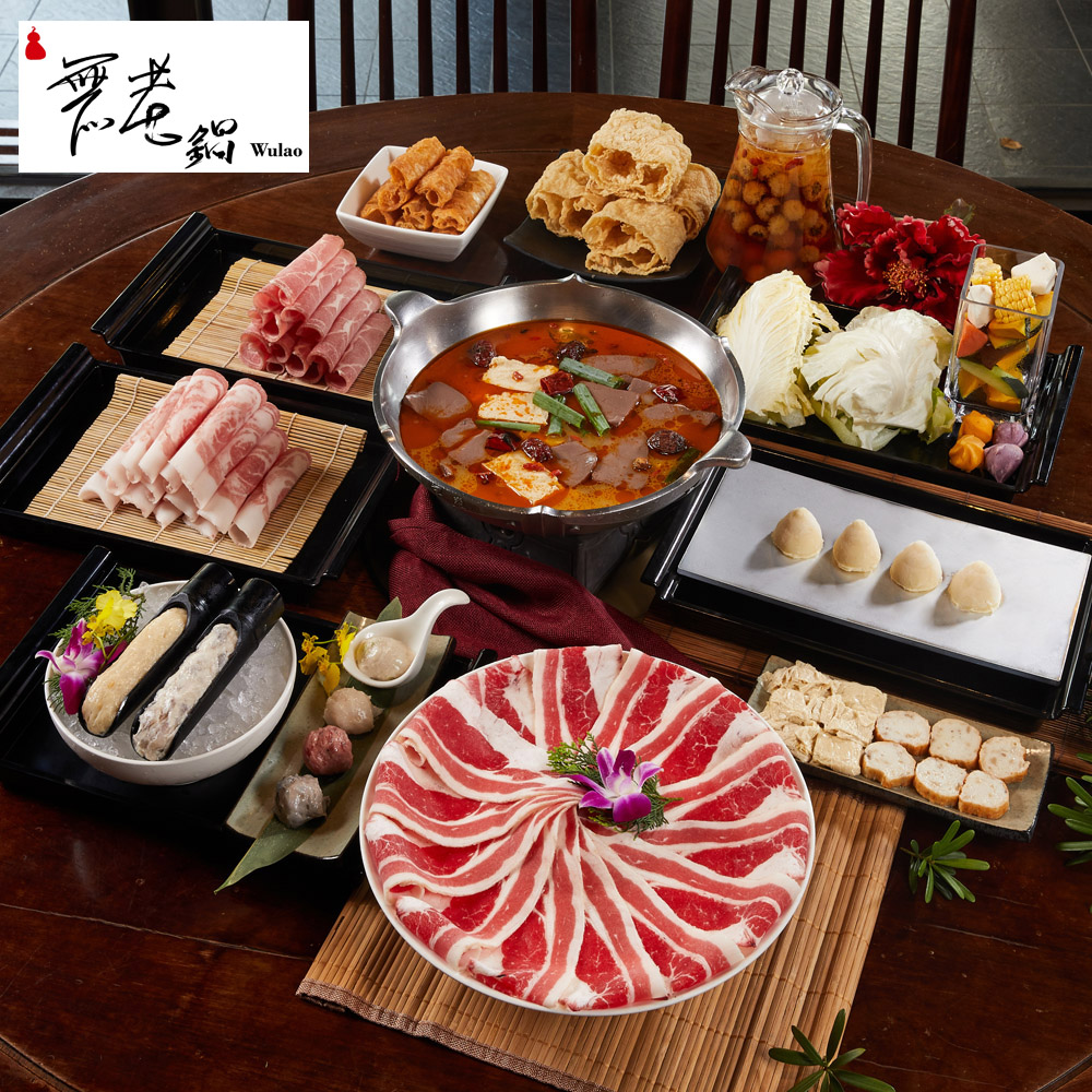 無老鍋特色商品冰淇淋麵包豆腐鍋一直深獲國內外客人喜愛 ， 鞠躬禮儀的待客之道 ， 更充分表達中國人謙遜感恩的有禮文化 ； 由「以客為尊」概念發展出的各項貼心服務 ， 令貴賓感受到最真誠的服務與尊重 ，