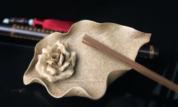 EZen 逸禪坊 限量手工陶製 臥香座 線香座 薰香盤(C款:玫瑰花造型)