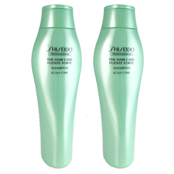 維持滋潤度同時清潔髒污或皮脂等造成頭皮問題的因素添加維他命E誘導體活絡頭皮及毛髮