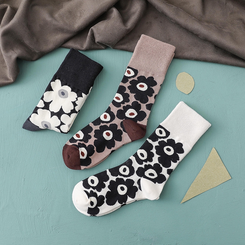 【慢工出細活，我們認真對待每一雙襪子】材質：優質棉+特級萊卡品牌：柳惠珠是否現貨：現貨包裝方式：單雙吊卡包裝顏色參照選項標註，均為本店實物拍攝小優碎碎念襪子工藝的不同，有些款式會有個別線頭由於色差都不