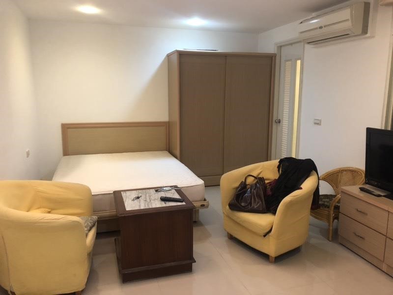 去年 10 月我跟男友逛了很久的租屋網，終於找到理想的