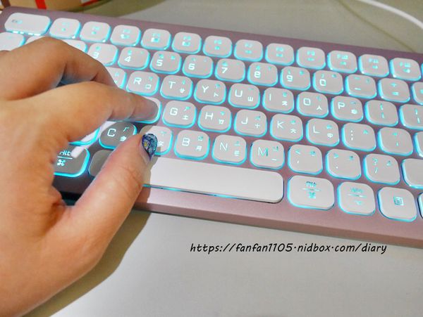 【鋁合金鍵盤推薦】B.FRiEND玫瑰粉鋁合金鍵盤 #超薄機身 #靜音無痕按鍵設計 #七彩背光 超美夢幻鍵盤 (5).JPG