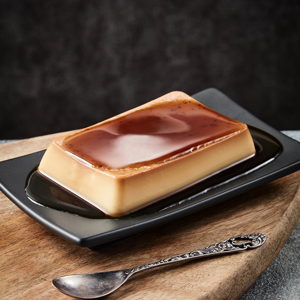 果風布丁｜日本進口寒天融入本地鮮果，柔嫩滑順挑動著味蕾，唇齒之間彷彿流露出一絲濃情與蜜意。輕布丁｜採用能讓腸內產生有益菌的異麥芽寡糖代替蔗糖，幫助減緩甜度攝取，讓享用甜點不再是負擔的代名詞。不適合食用