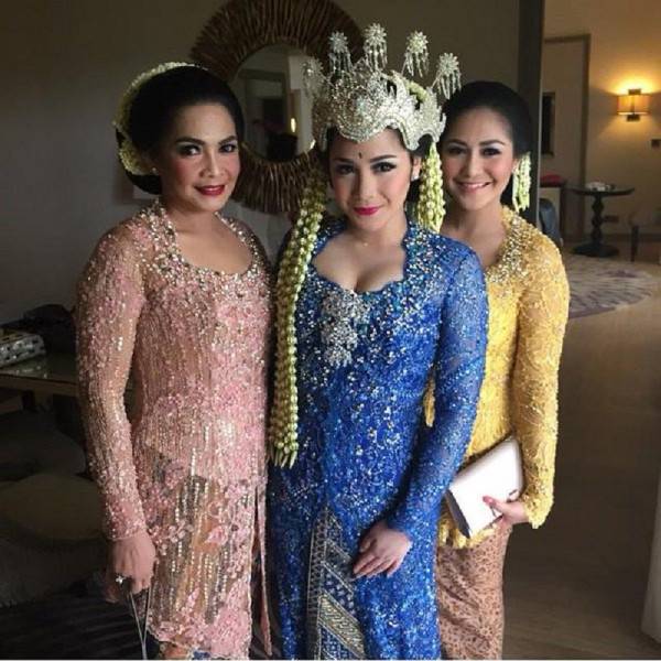 15 Kebaya Elegan Adat Sunda Mewah Bak Wanita Aristokrat