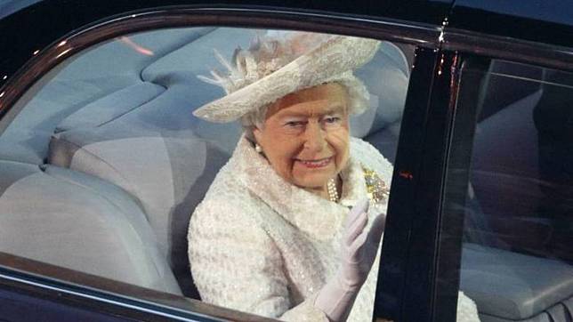 Naik Mobil Tak Pakai Sabuk Pengaman, Ratu Elizabeth II Dilaporkan ke Polisi