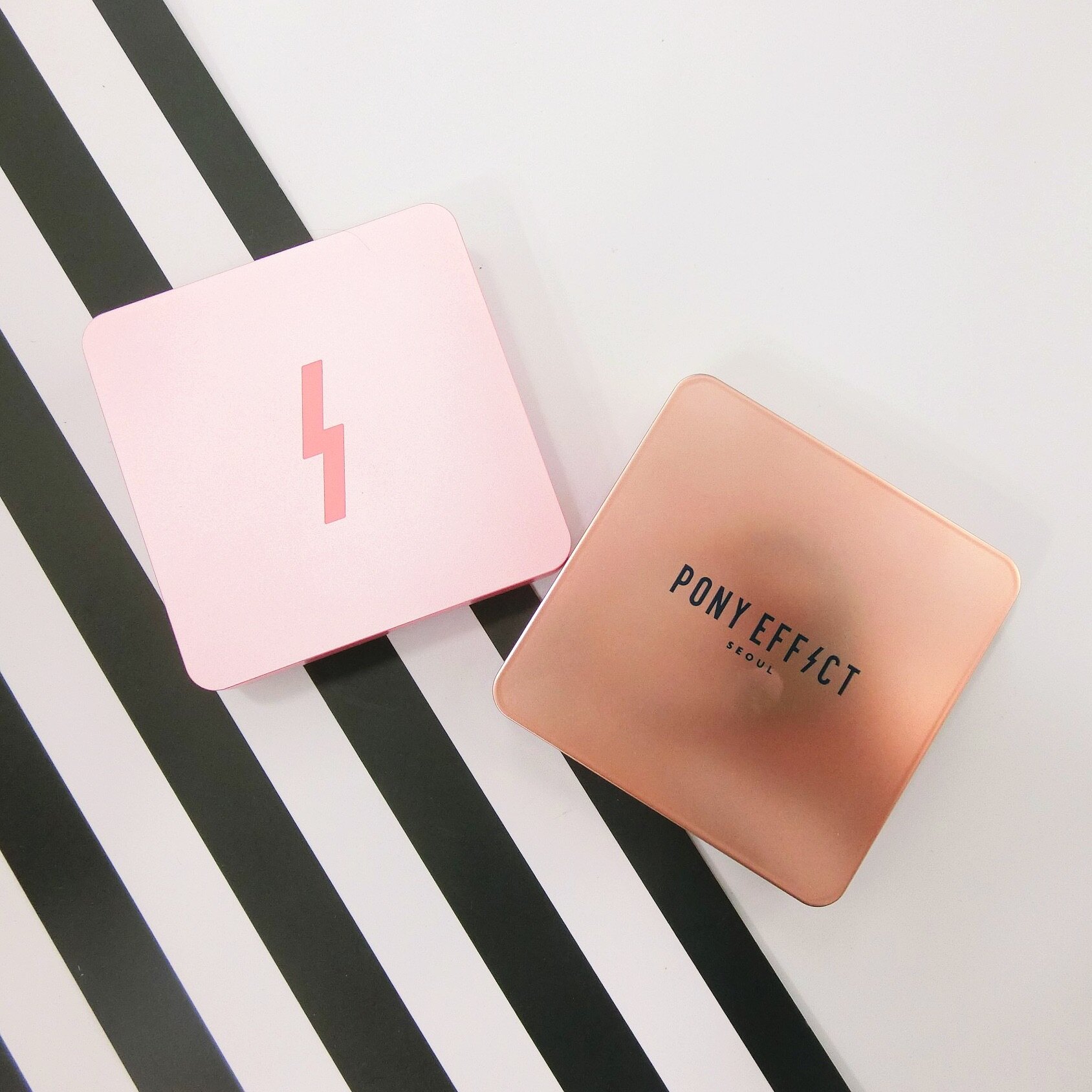 PONY EFFECT 粉紅梨花款 持久無瑕氣墊粉餅 OH NI.姐姐。人氣店家oh ni 姐姐美妝的有最棒的商品。快到日本NO.1的Rakuten樂天市場的安全環境中盡情網路購物，使用樂天信用卡選購