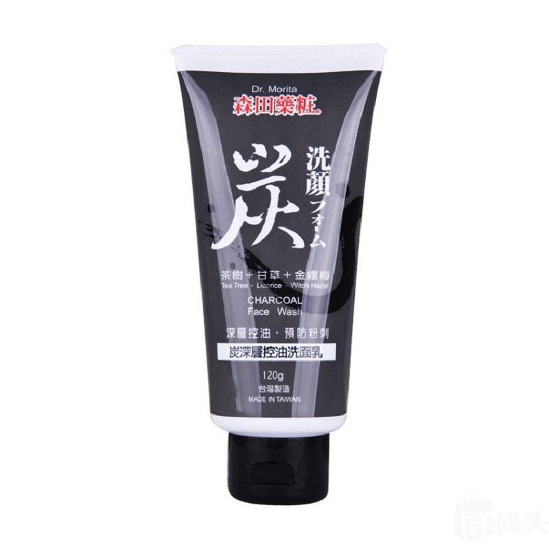 全新配方森田藥粧炭深層控油洗面乳，含微細炭粒子，吸附力強，能深入毛孔徹底洗淨污垢、吸附毛孔中多餘油脂，添加茶樹及金縷梅萃取成份，更有淨化肌膚及緊緻毛孔效果。※ 製造日期與有效期限，商品成分與適用注意事