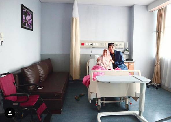 9 Momen Bahagia Kelahiran Anak Pertama Alvin Faiz, Putra Ustadz Arifin Ilham