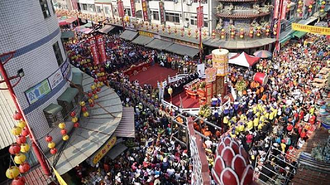 有「小鎮醫師」封號的小兒科醫師陳錦煌對媽祖遶境提出5項提醒。(圖／翻攝自陳錦煌臉書)