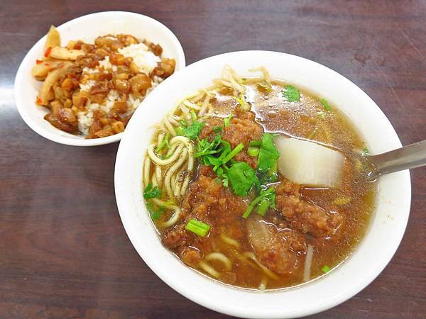【台北美食】西門町楊記排骨酥麵-不輸給名店的排骨酥麵 【台北美食】西門町楊記排骨酥麵-不輸給名店的排骨酥麵