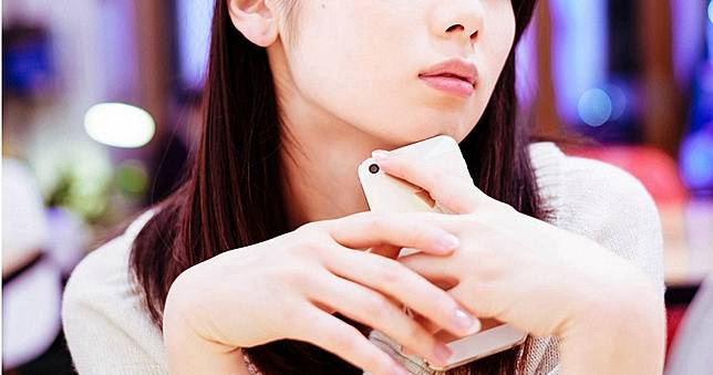 正妹突加好友「全裸視訊」嬌喊：我都脫了　男心癢跟脫...秒求饒