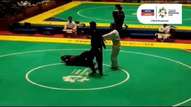aksi tak sportif atlet Malaysia (foto: twitter @giewahyudi)
