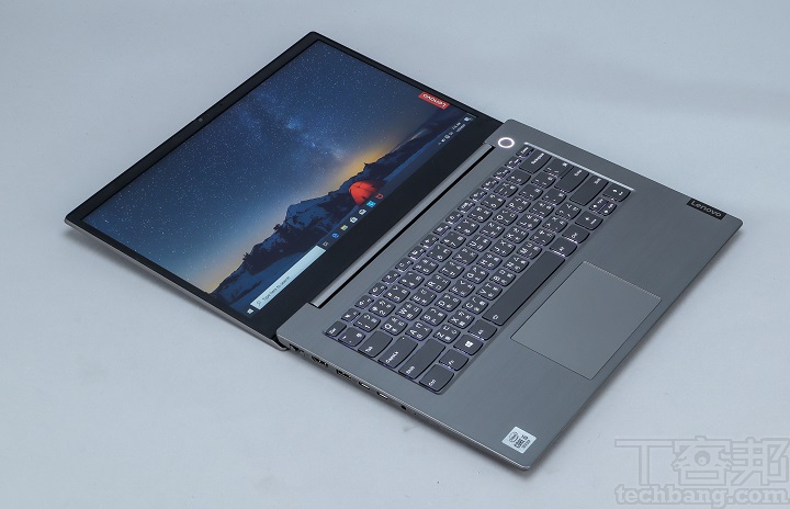 螢幕可以展開 180 度，便於在多人討論時可以一起觀看螢幕。