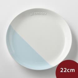 ◎台灣 Le Creuset 總代理商供貨|◎適合盛裝沙拉、小點心、家常菜等|◎耐冷熱程度佳，可在烤箱、微波爐使用種類:盤主材質:陶瓷顏色:混色系/撞色系尺寸(cm):直徑22.3cm，高2.8cm，