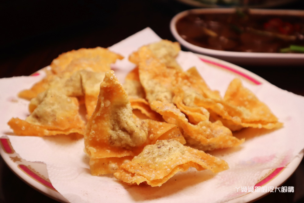 新竹美食推薦廟口鴨香飯！城隍廟口人氣美食小吃，必吃炒鴨血、炸餛飩、炒三杯鴨肉