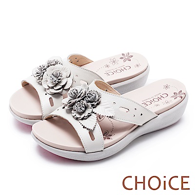 全真皮打造，做工細緻皮革盛開花朵妝點渡假搭配首選尺寸正常，選購前請確認尺寸資訊