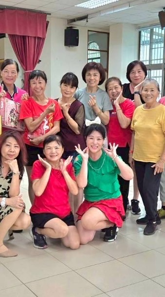 長青韻律排舞班11505成立