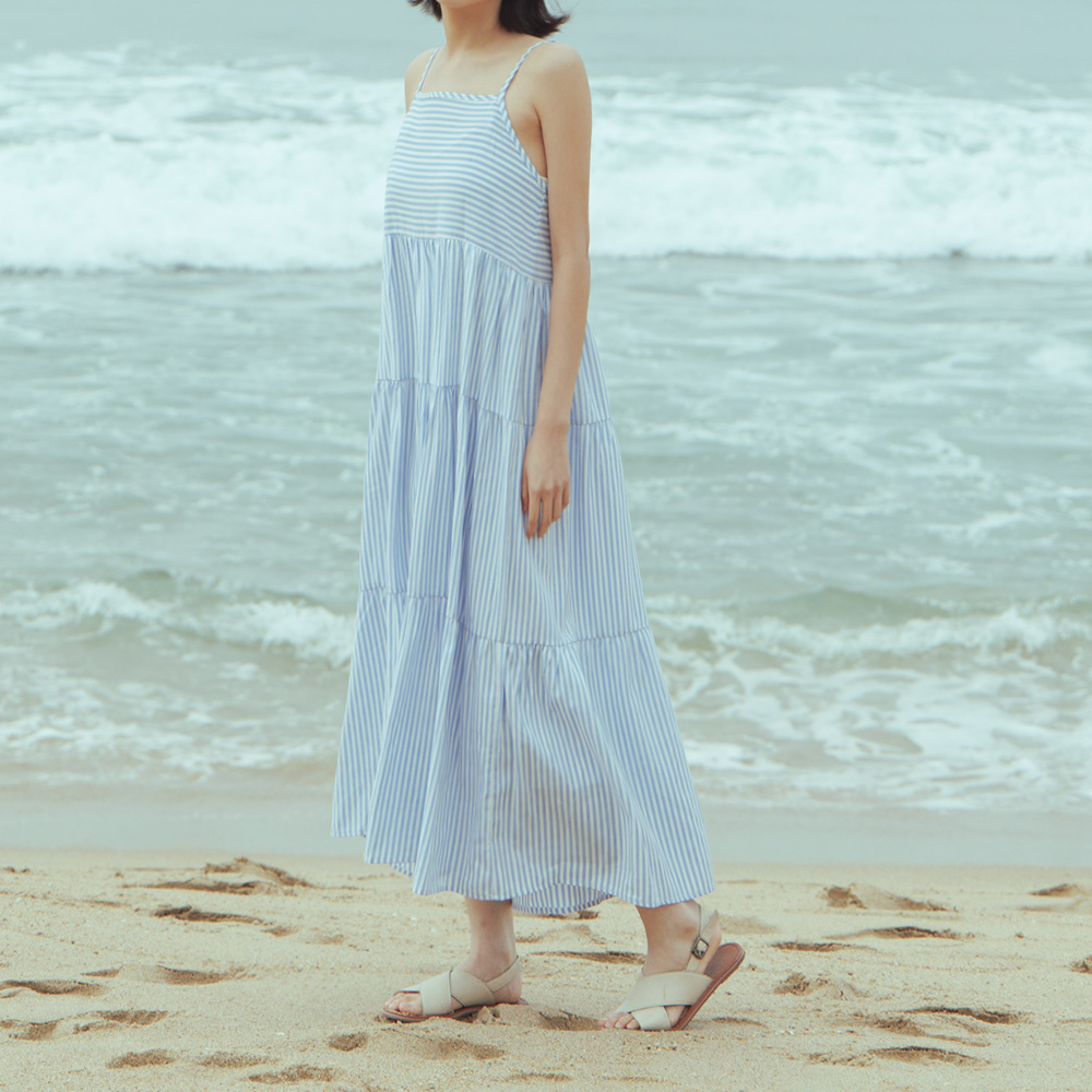 條紋配色傘擺設計細肩長洋裝 兩色售