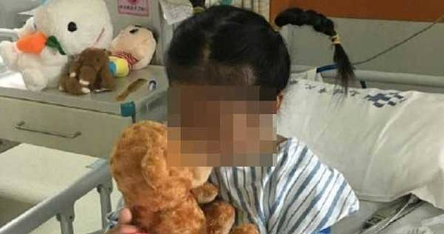 9歲女童太貪吃　母拿針戳嘴、洗澡潑滾水…全身骨折皮燙爛