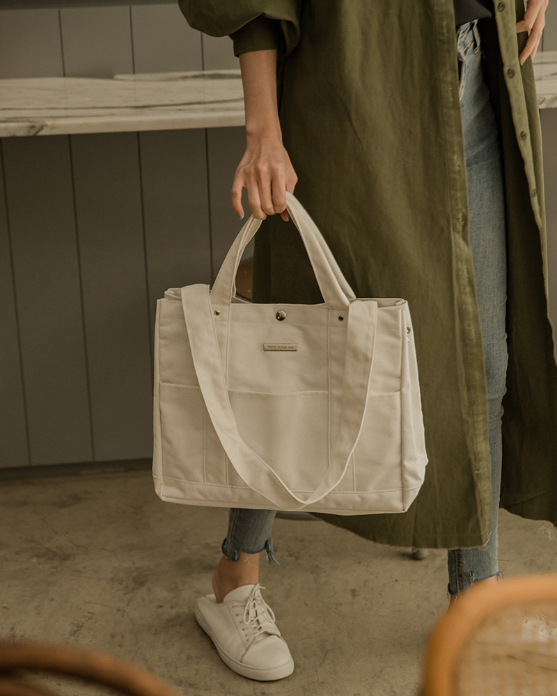 *棉/麻為天然纖維的面料，因吸濕性較一般材質大，故洗滌後些微縮水屬正常現象。 *如想要清洗此款商品建議通過專業清洗店進行洗滌。