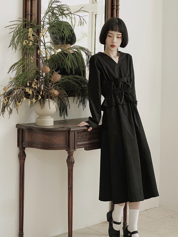 【品名】和服式小黑裙<br />【顔色】黑色<br />【尺碼】S、M<br />【面料】全棉面料