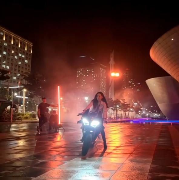 《愛的迫降》孫藝珍新廣告路透曝光！是又酷又殺的霸總尹世理！