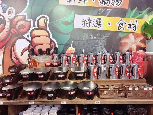 「台中西屯美食」台中火鍋燒烤吃到飽/謝師宴/團體聚餐推薦-燒烤與旋轉火鍋完美結合，打卡送芭比娃娃肉品－九牛一鍋燒烤吃到飽直擊分享