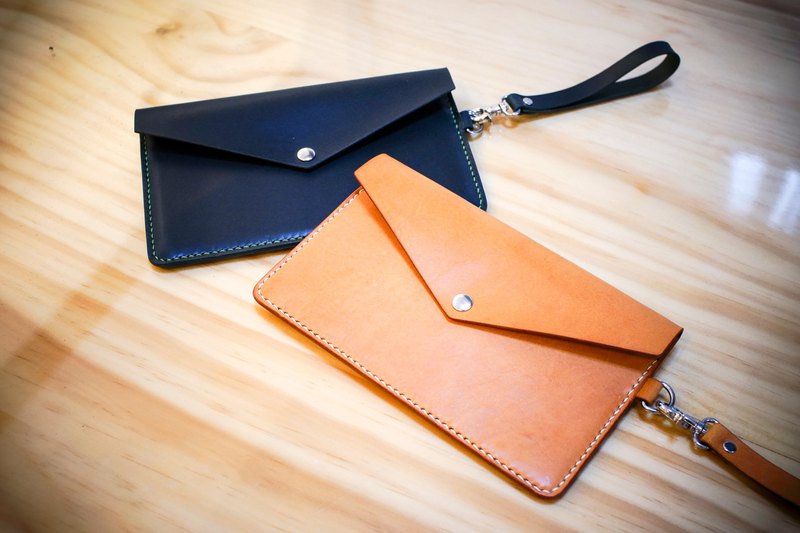 一對一課程 提供最完整教學 親手製作最暖心的禮物送給最特別的人。 請先與設計師聯絡確定預約時間與人數。