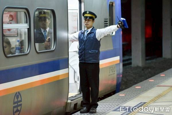 搭火車倒地 按鈴沒人理 台鐵喊冤 司機員有立刻通報列車長 Ettoday新聞雲 Line Today