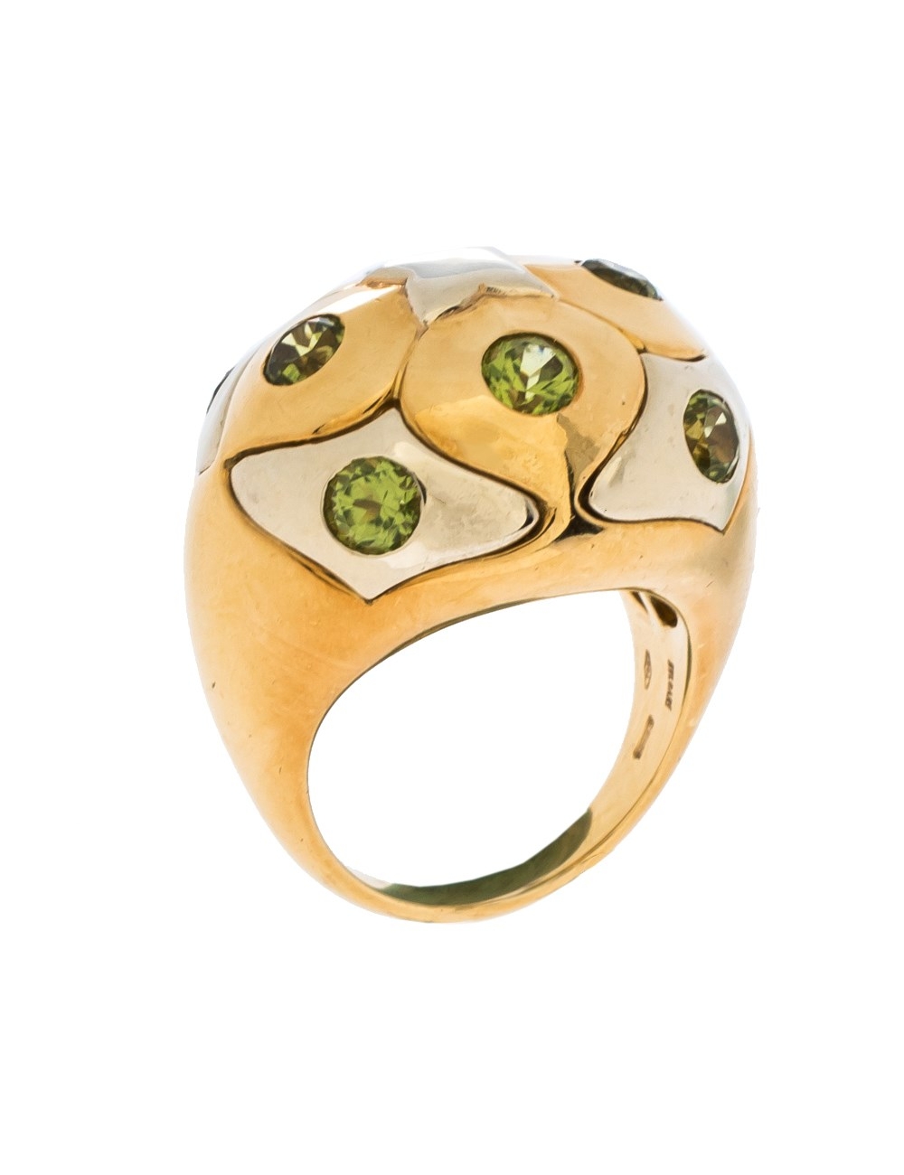 It is definitely love at first sight with this Bvlgari cocktail ring. Beautifully crafted from 18k y