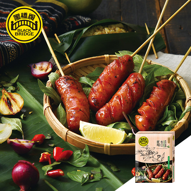 黑橋牌風味香腸系列 360g經典原味飛魚卵香腸 特選飛魚卵 粒粒金黃圓潤的飛魚卵融入優質豬腿肉 每一口香腸都富含魚卵卡滋卡滋q脆的驚喜口感 360g清香芥末飛魚卵香腸 咬感卡滋卡滋 獨家特調清香芥末風
