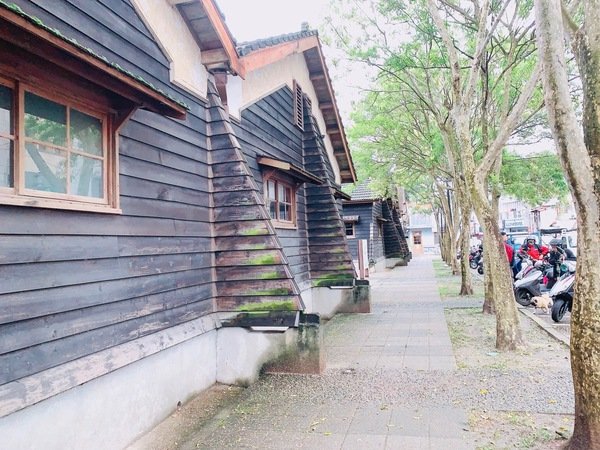 「花蓮旅遊」花蓮租車三天二夜輕旅行自駕遊，盛夏消暑追鯨趣-花蓮永宬租車，老時光燒肉酒肴，欣欣麵館不是麵店，小花公寓民宿與窩WOW青年旅館直擊分享