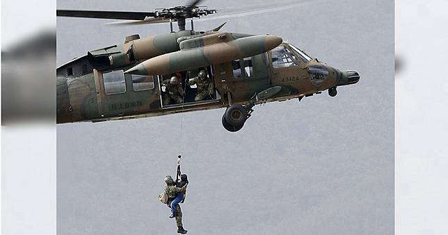 哈吉貝襲日！直升機救援「婦墜落命危」　已釀24死17失蹤170人傷
