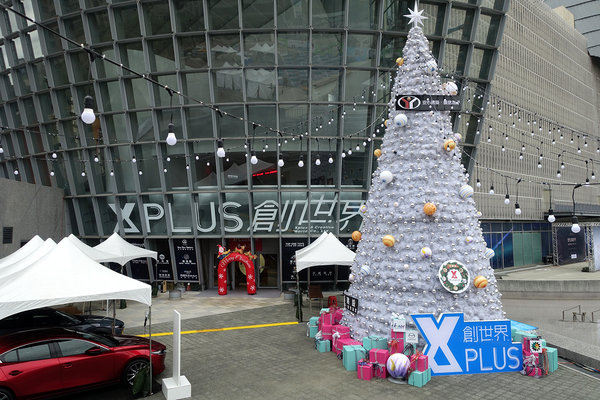 桃園西服推薦-西服先生，X-PLUS創世界服飾聯合展示會，進口日本高精密科技裁剪床、獨立設計師團隊，快速、合身的平價桃園訂製西服